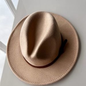 Brand-new, beautiful beige Shein hat